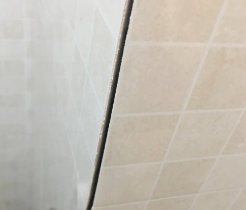 大姚瓷砖空鼓维修公司分享阳台瓷砖脱落的修复过程可以分为以下几个步骤